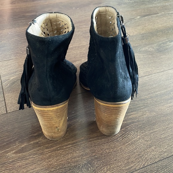 Catherine Malandrino heel booties for sale. Shipping price varies. - Picture 4 of 4